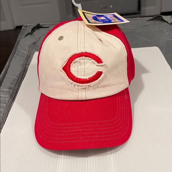 Red and White Baseball Cap Brand New - Picture 4 of 8